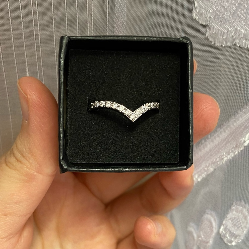 Half pave v-shape CZ ring - Picture 6 of 6